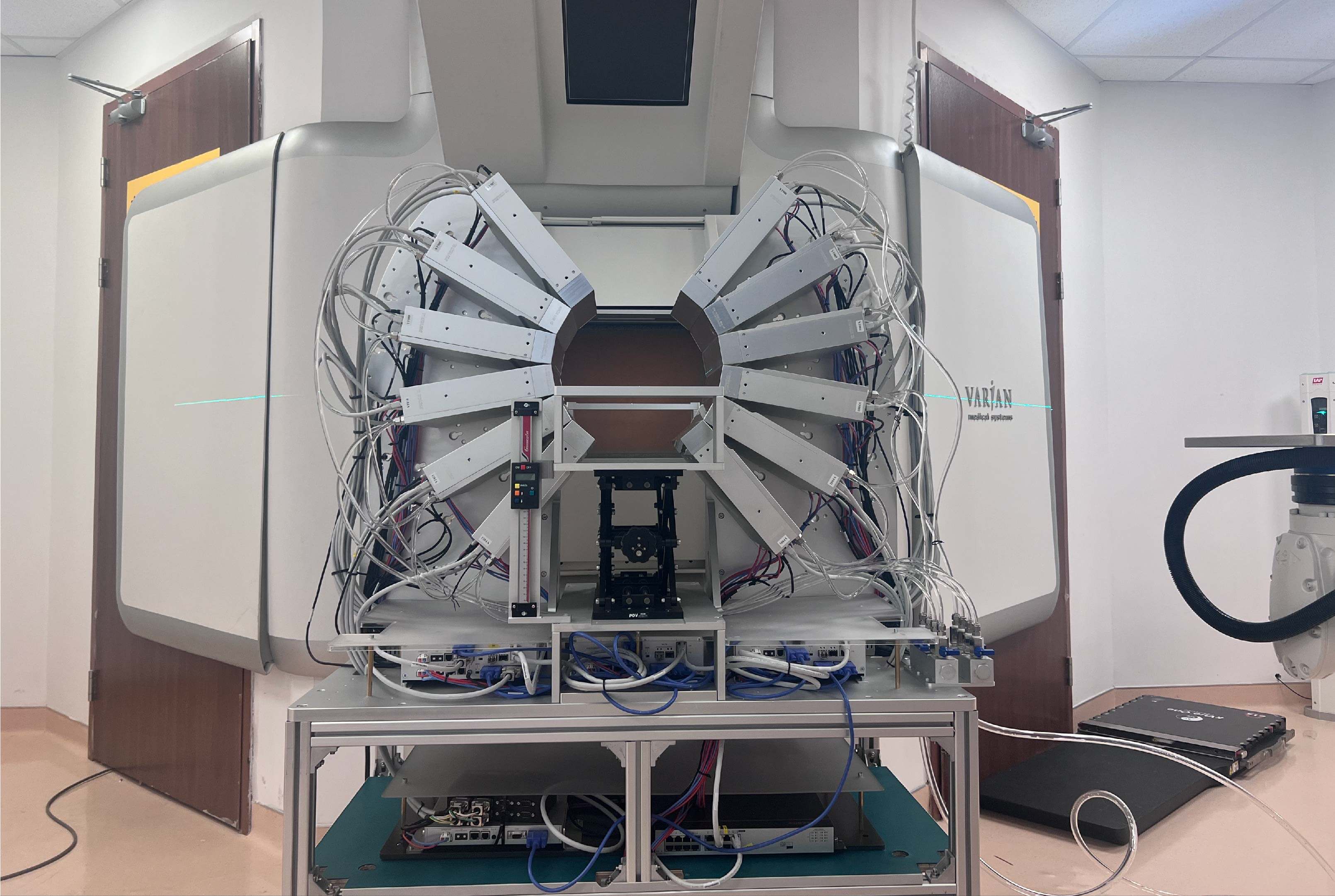 PET戴在头上看大脑模样