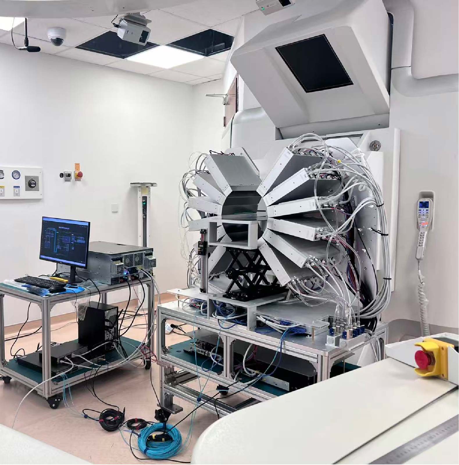 超宽动态范围探测